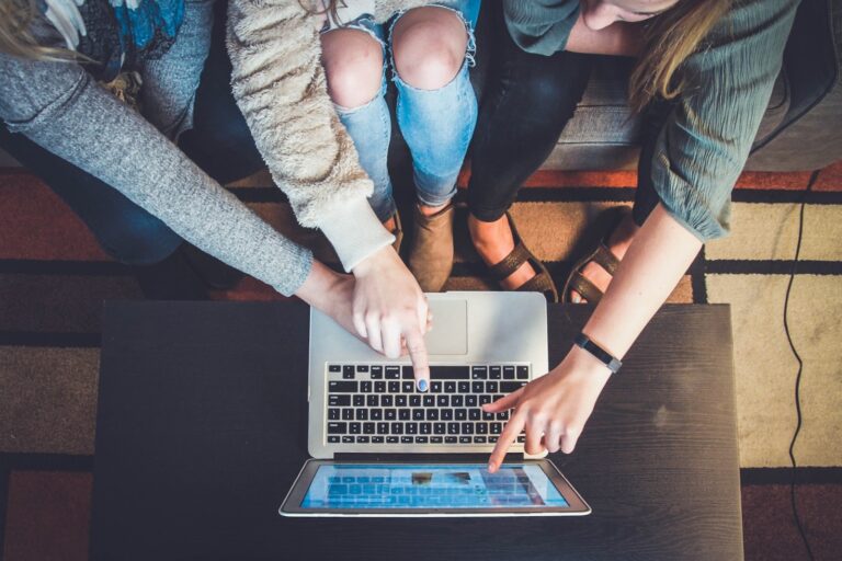 Top 10 Online Gigs for Graduate Students